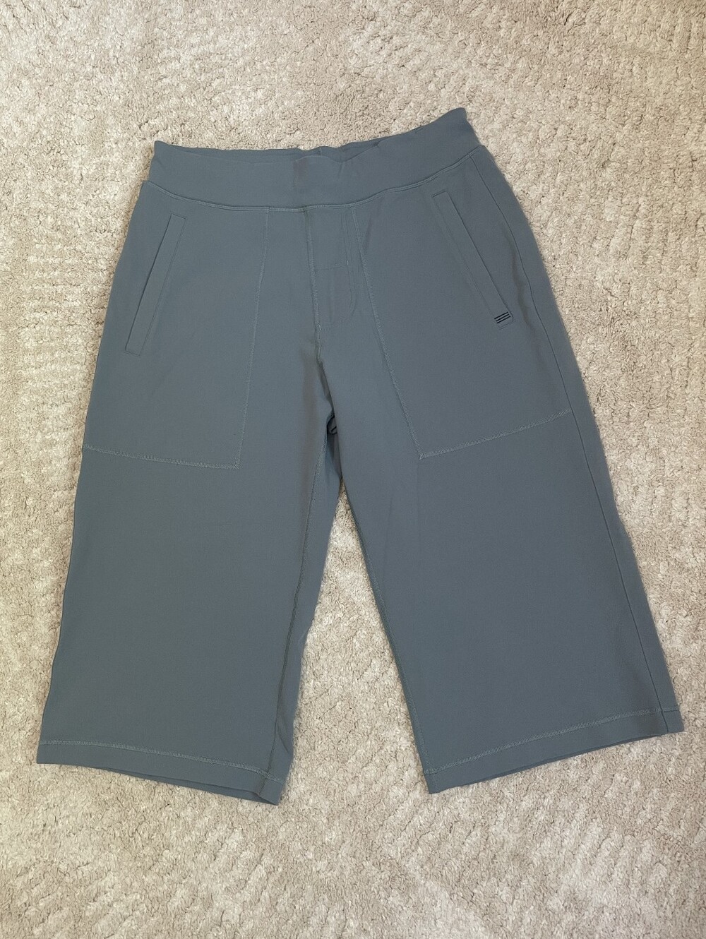 Lululemon Athletica Wide-Leg High-Rise Shorts in Slate Blue Size L